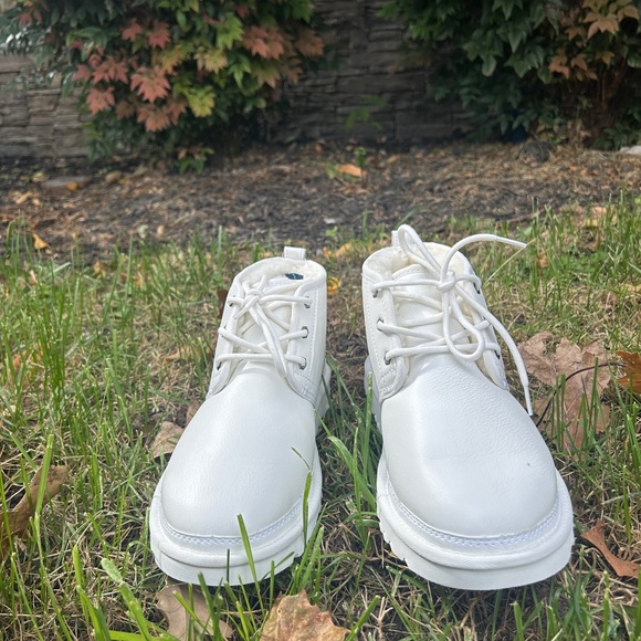 UGG Neumel Boots White Mens 10 - Picture 3 of 6